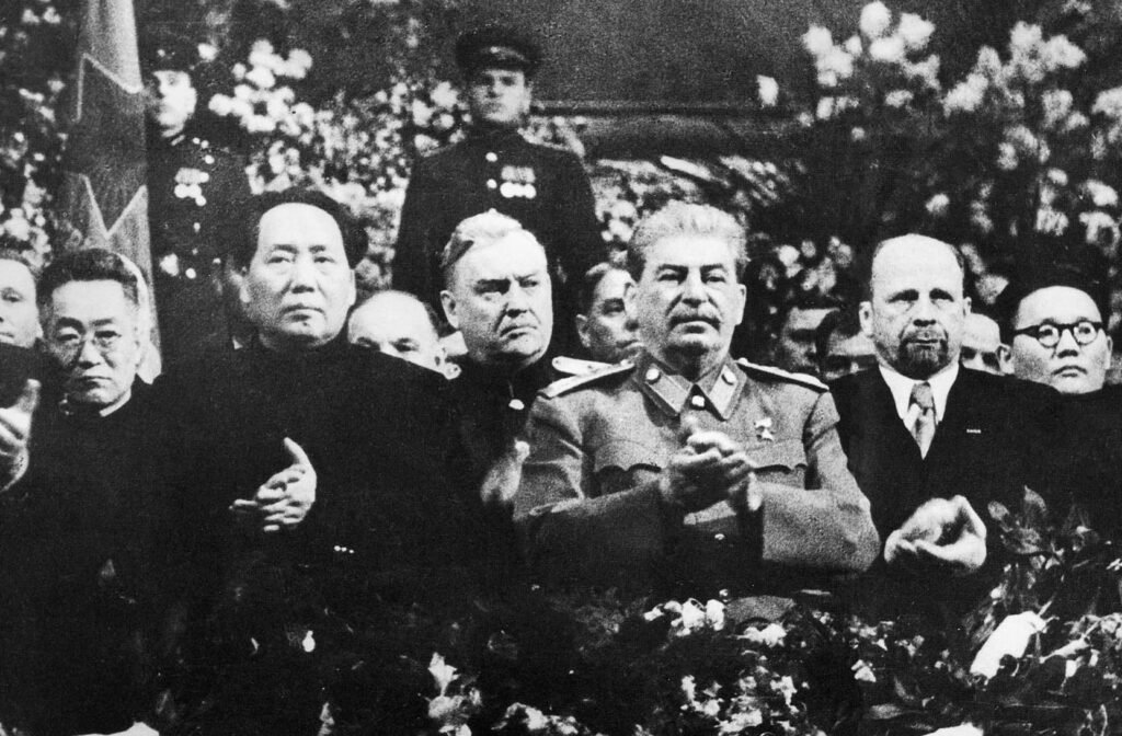 Mao Zedong e Joseph Stalin em Moscou, dezembro de 1949 durante a Guerra Fria