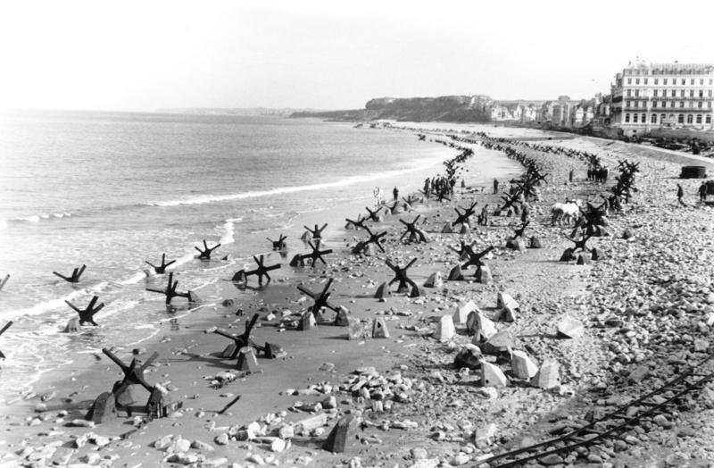 Obstáculos de praia em Passo de Calais em 18 de abril de 1944.