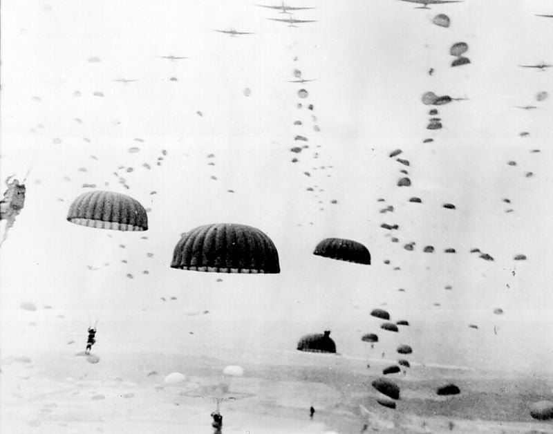 Paraquedistas durante a Operação Market Garden