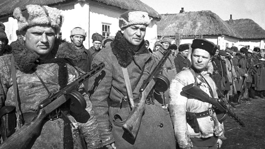 Well-armed Soviet partisans