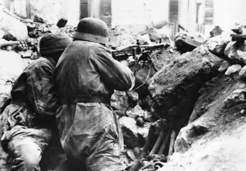 Soldados alemães defendendo suas posições na Batalha de Bloody Gulch