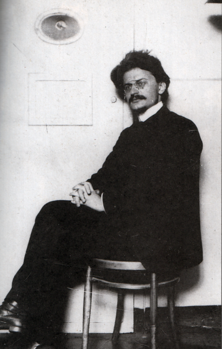 Trotsky na prisão, aguardando julgamento, 1906.