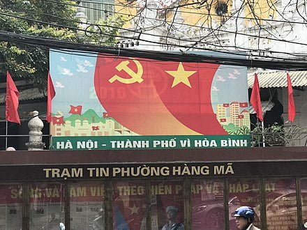 Um pôster do Partido Comunista do Vietnã em Hanói.