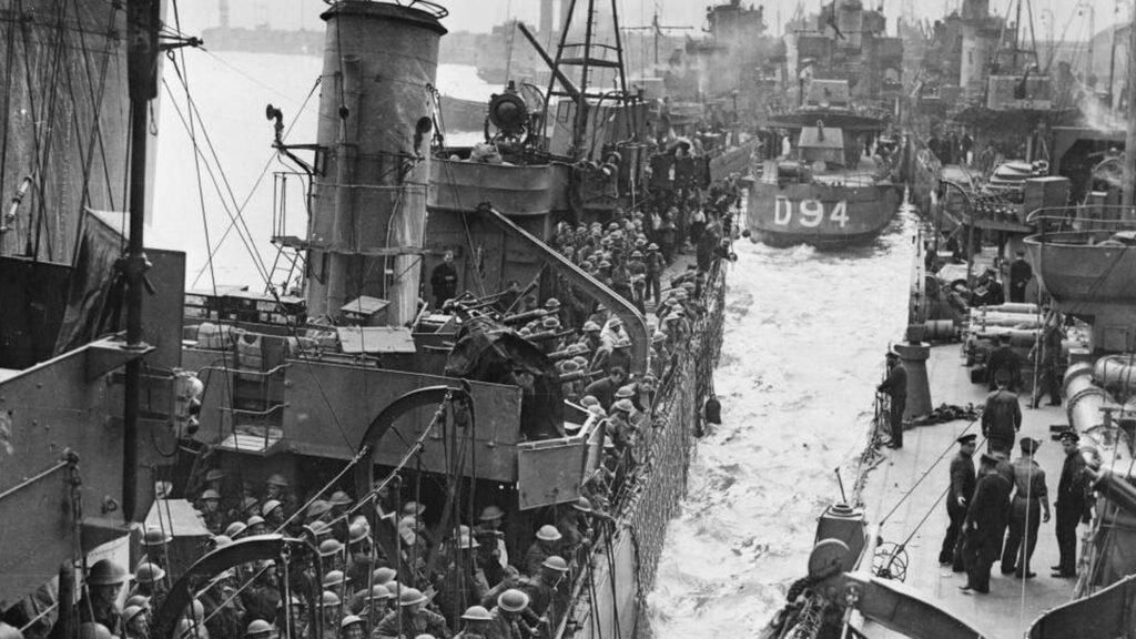 Evacuation of soldiers on the beaches of Dunkirk