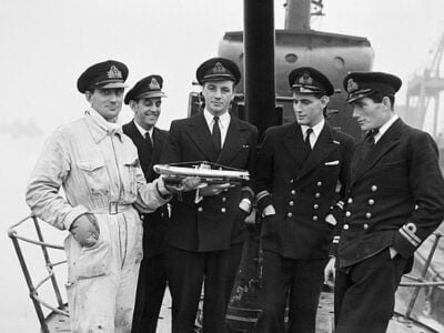 Os oficiais do HMS Seraph , submarino selecionado para a operação, a bordo em dezembro de 1943.