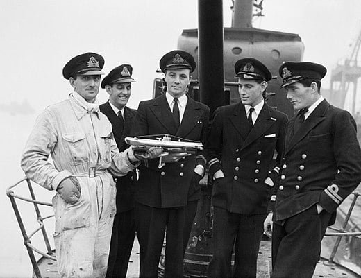 Os oficiais do HMS Seraph , submarino selecionado para a operação, a bordo em dezembro de 1943.