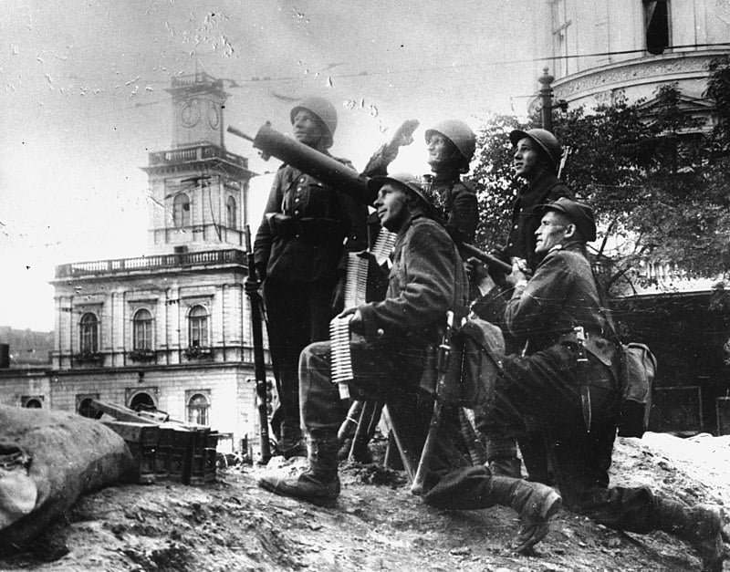 Soldados poloneses resistindo ao ataque alemao