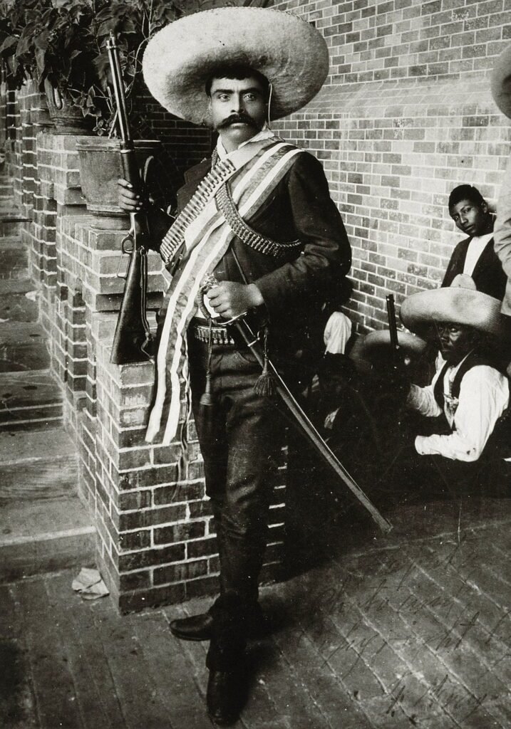 Emiliano Zapata, posando em Cuernavaca em 1911