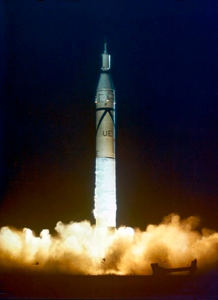 Lançamento do Explorer 1 da Agência de Mísseis Balísticos do Exército , o primeiro satélite da América