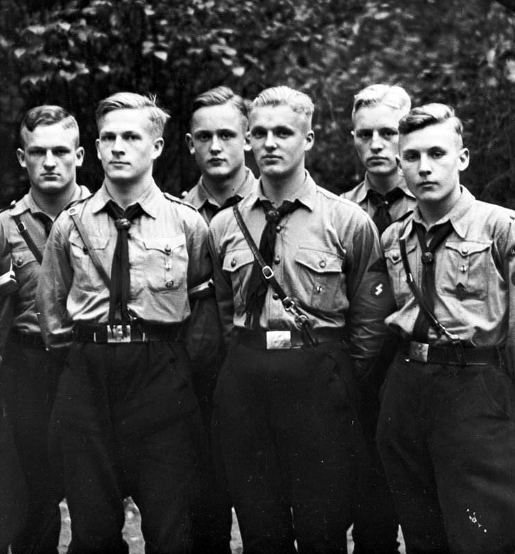 Membros da Juventude Hitlerista escolhidos pelo Gabinete de Política Racial do NSDAP