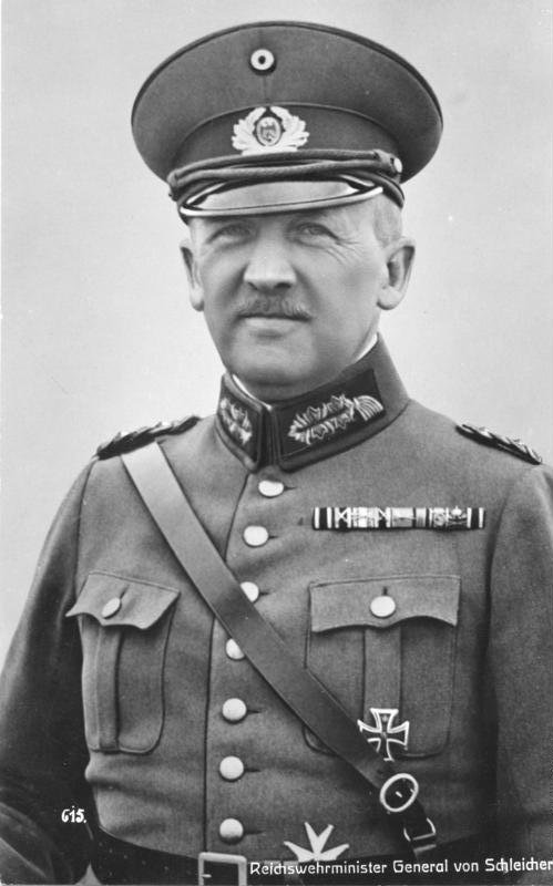 General Kurt von Schleicher , antecessor de Hitler como chanceler, uniformizado, 1932