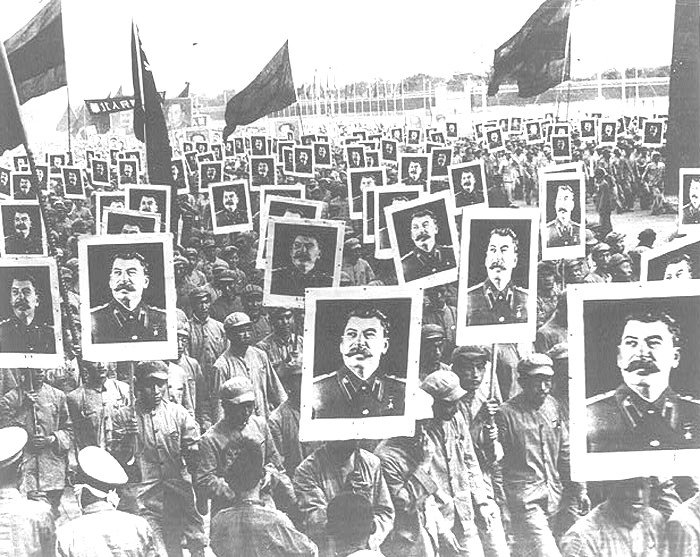 Marxistas chineses comemoram o septuagésimo aniversário de Stalin em 1949.