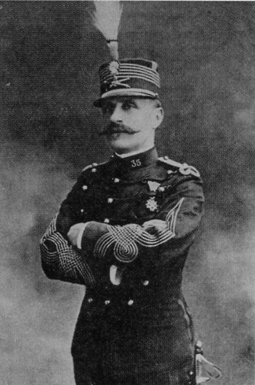 Comandante regimental, coronel Foch, em seu uniforme do 35º Regimento de Artilharia em 1903.