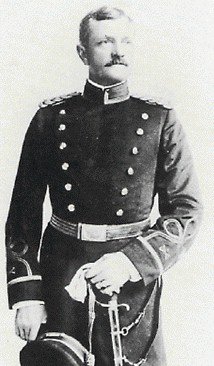 Capitão John J. Pershing em 1902.