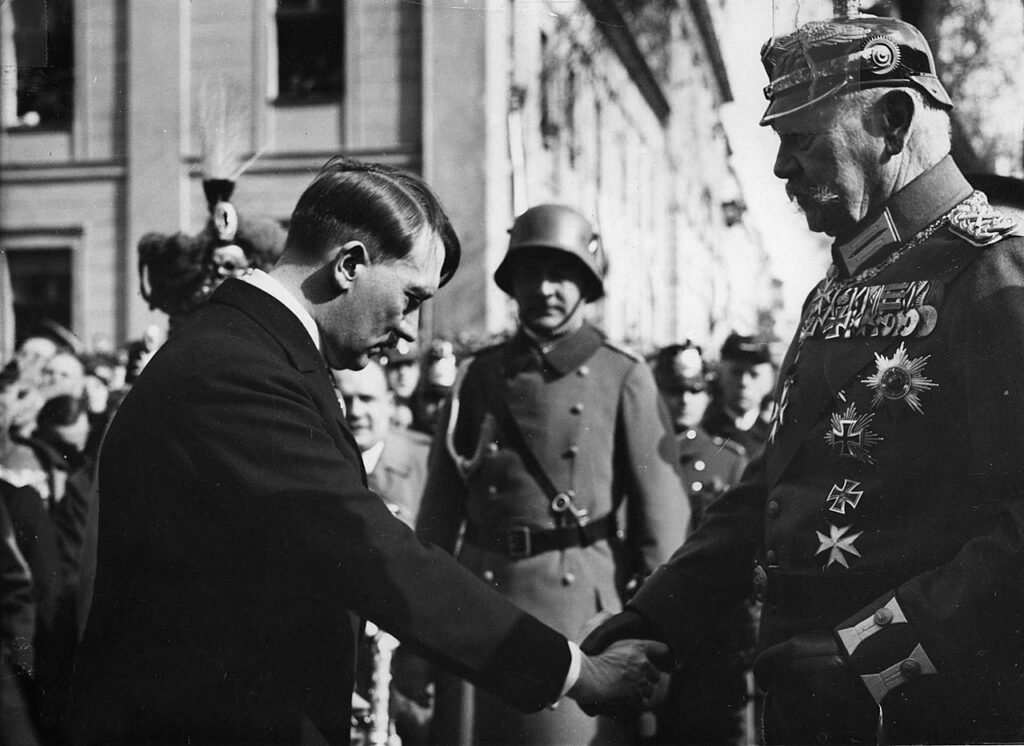 Hitler e Hindenburg na Igreja Garrison em Potsdam.