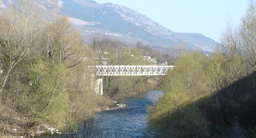 Rio Liri. Uma das principais rotas de acesso a Roma, que passava pela linha Gustav.