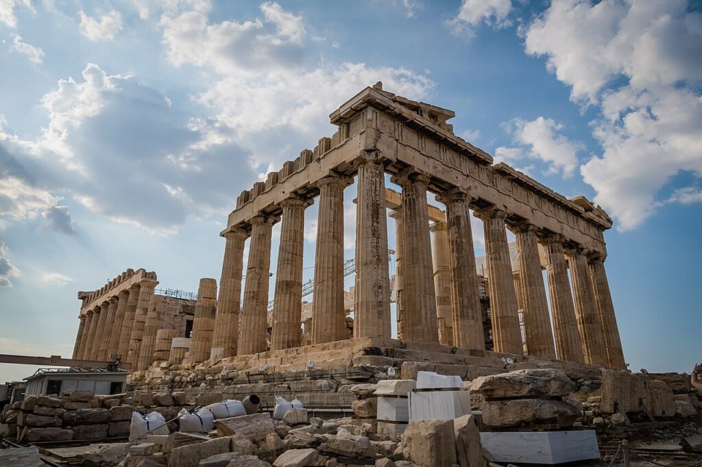 O Partenon, templo dedicado a Atena , localizado na Acrópole de Atenas , é um dos símbolos mais representativos da cultura e sofisticação dos antigos gregos.