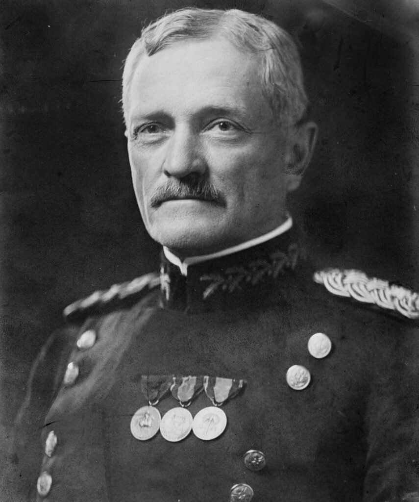 Pershing de uniforme, por volta de 1908.