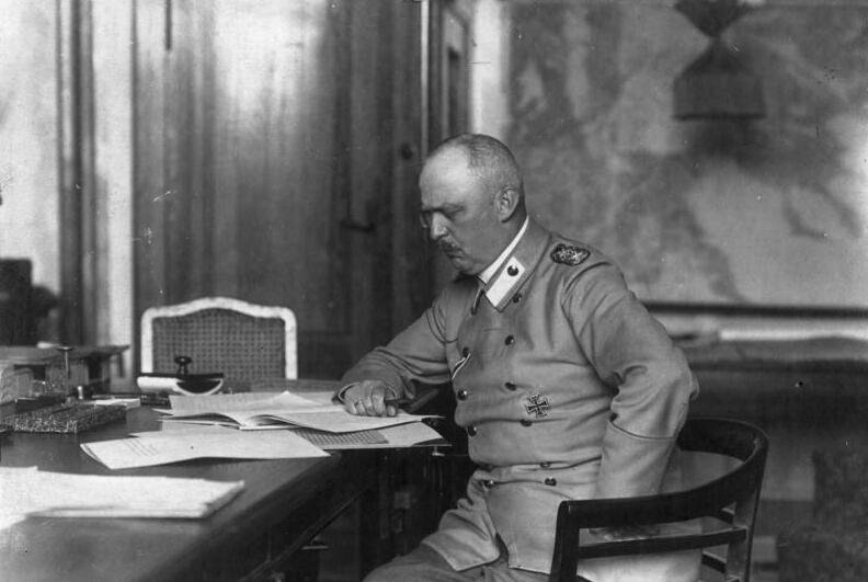 Ludendorff em seu escritório na Sede Geral, 1918.