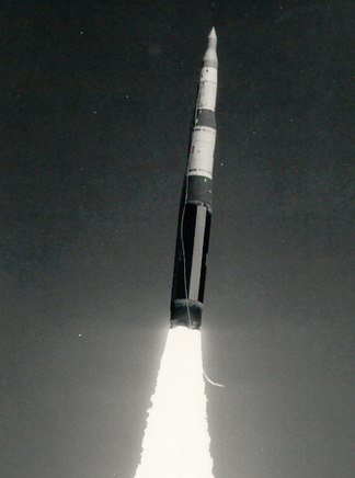 Um ICBM voador LGM-30 Minuteman.